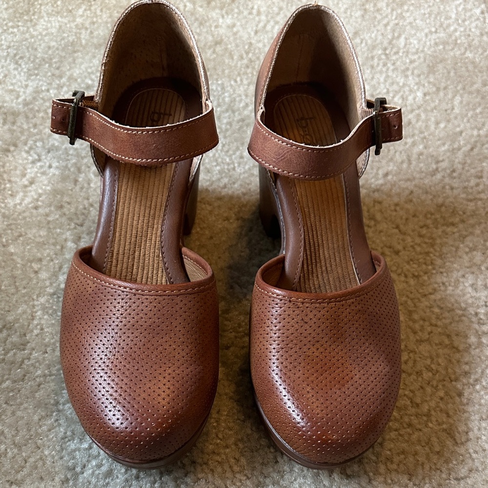 BOC Gia clog. Tan